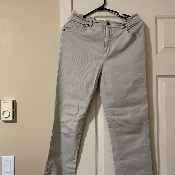 Gloria Vanderbilt | Stretchy White Pants - Picture 1 of 4